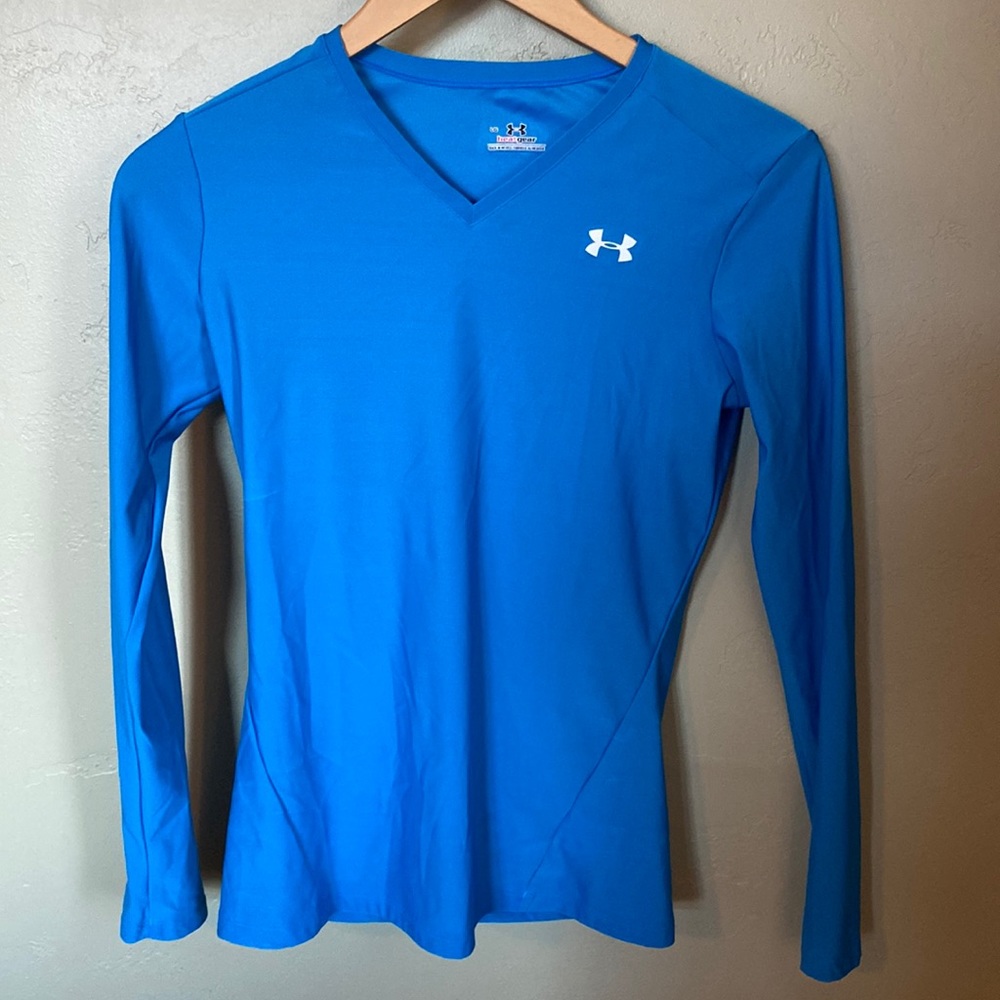 Women’s Used, good condition Under Armour Heat Gear Top. Size Large.